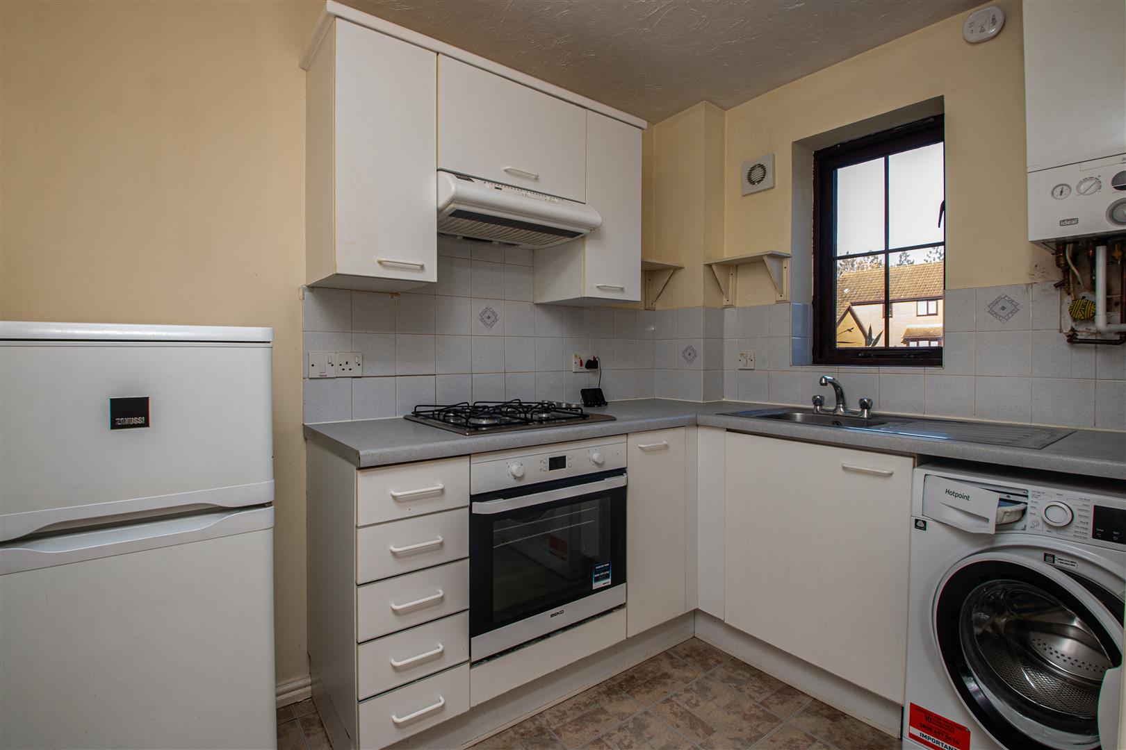1 bed property in Cardwell Close, Emerson Valley